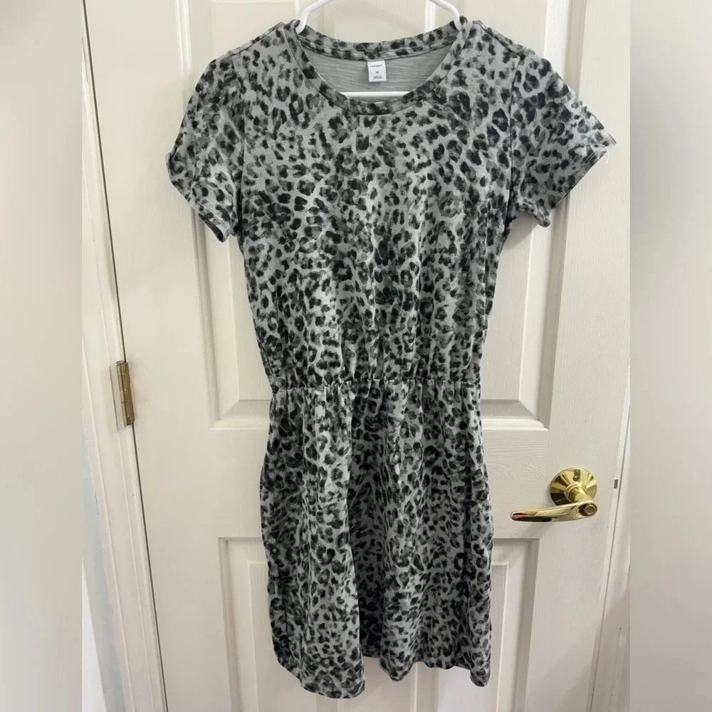 Old Navy Leopard print short sleeve dress